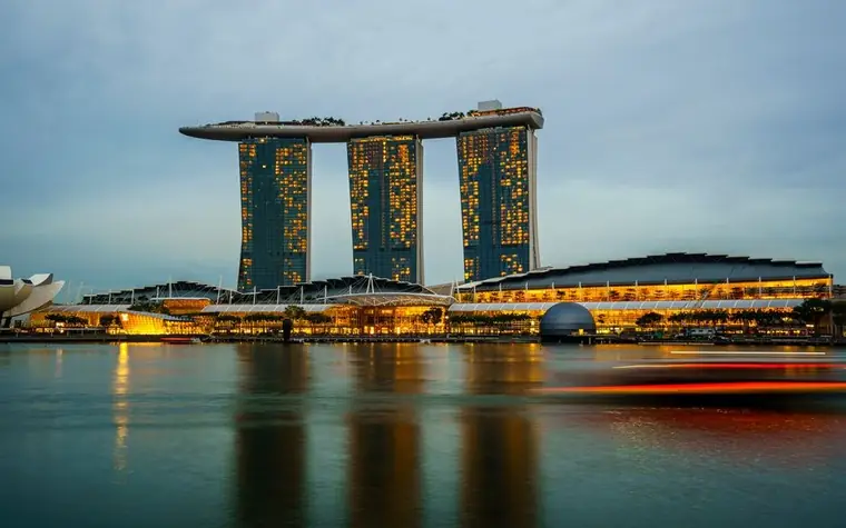Marina Bay Sands skyline reflected in the water at night